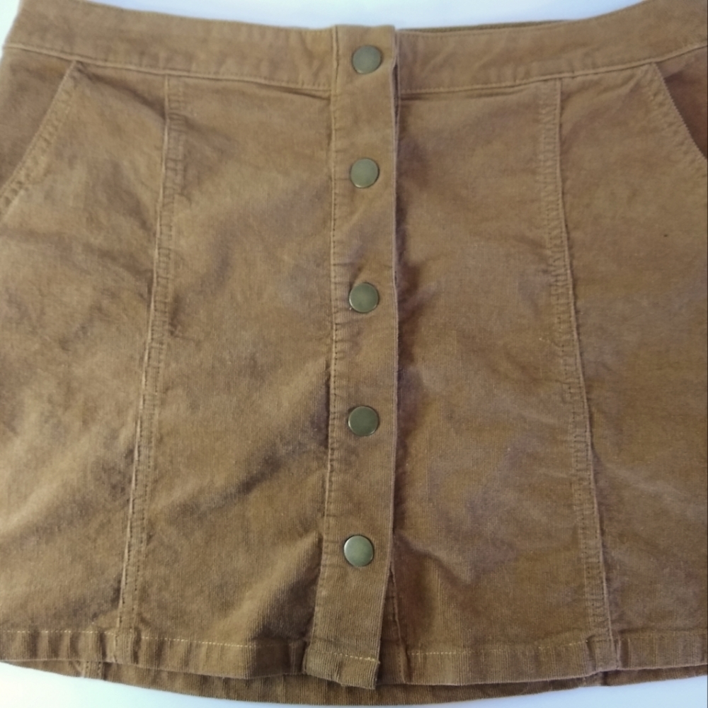 Corduroy snap front mini skirt Med